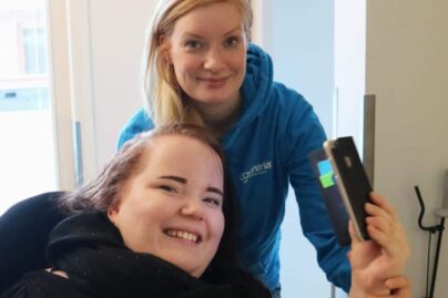 Aino ja Coronarian fysioterapeutti.