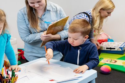 lapset leikkimässä