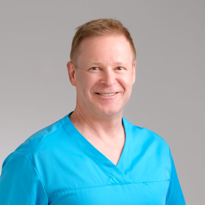 Johtava erikoishammaslääkäri, suukirurgi Keijo Alaniska, Coronaria Hammasklinikka