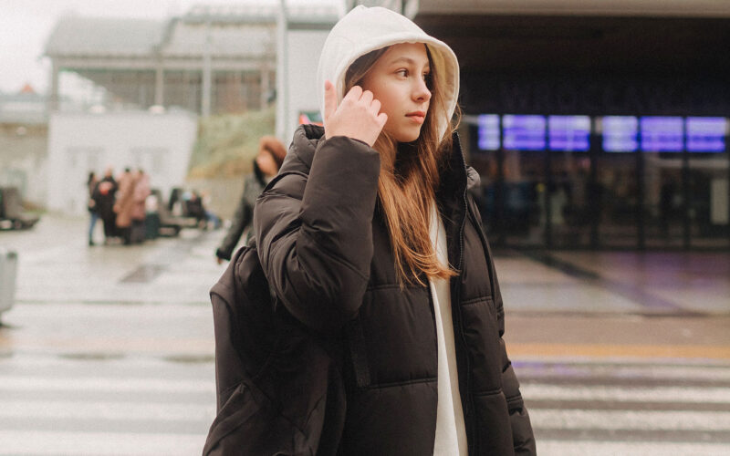 Tyttö kaupungilla Coronaria psykiatrian vastaanotto nuorille