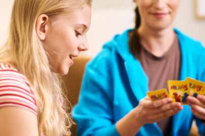 Työharjoittelija ja asiakas