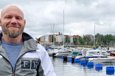 Coronaria Uniklinikan asiakas Marko Patteri taustalla satama.