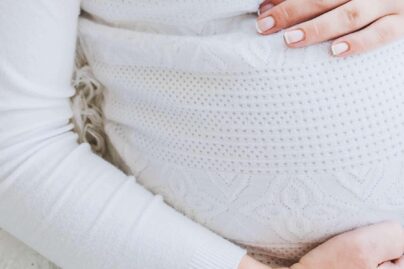 raskaana oleva nainen