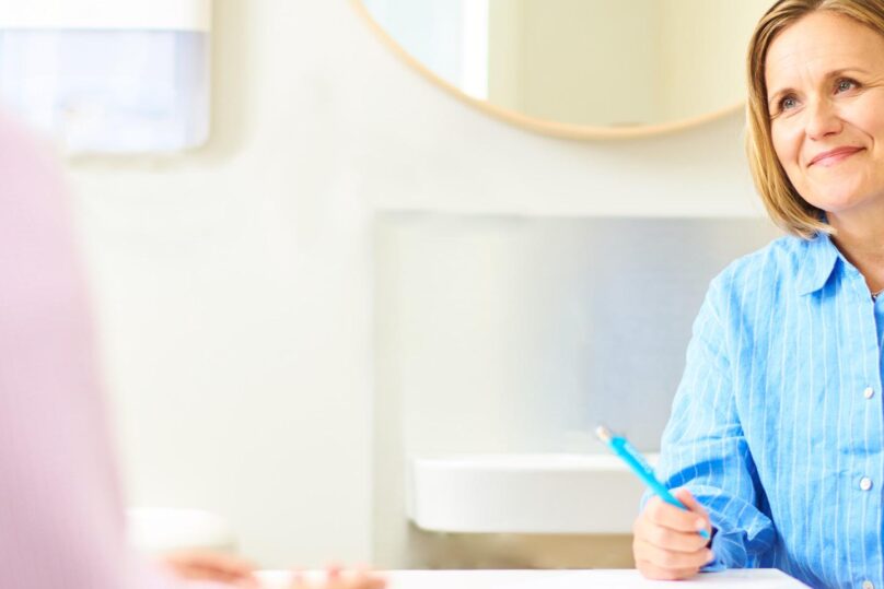 Lääkärin vastaanotto Coronaria Uniklinikalla on ensimmäinen askel kohti paremmin nukuttuja öitä. Unettomuuden hoito onnistuu, kun unettomuuden syyt selvitetään. Uniklinikan lääkärit vastaavat kysymyksiin unesta.