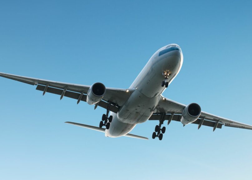 CPAP-laite mukaan lentokoneeseen - tarkista ajantasaiset tiedot lentoyhtiöltäsi. CPAP-hoito matkalla onnistuu erillisen invertterin avulla.