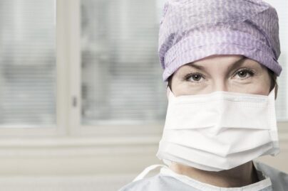 Erikoislääkäri, leikkausasu