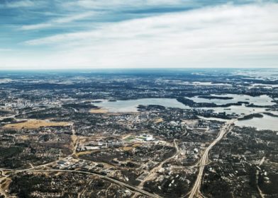 Maisemakuva, joka on otettu yläilmoista