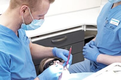 Mies hammaslääkärissä