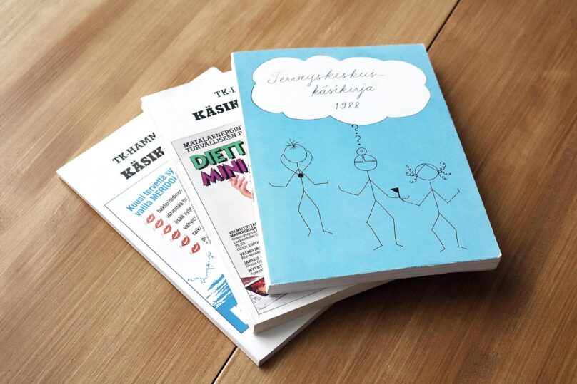 Coronarian oy:n alkuvuosina julkaisemia lääkärioppaita.