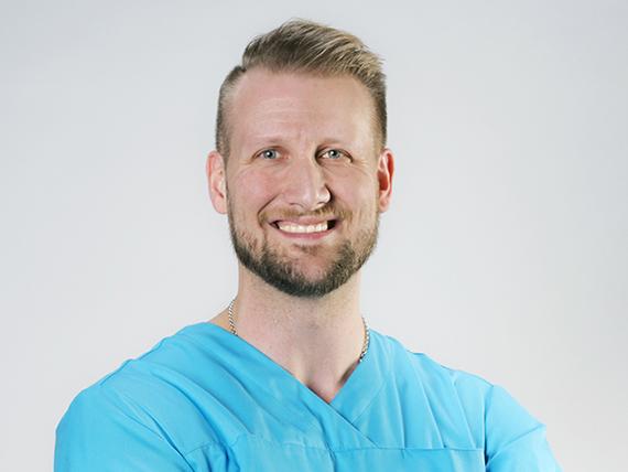 Antti Peteri, johtava hammaslääkäri