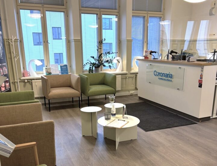 Coronaria Hammasklinikka Tampereen aulatila.