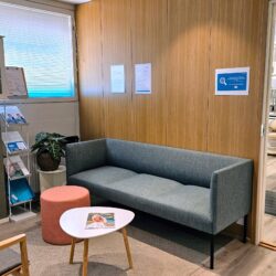 Coronaria Hammasklinikka Haminan odotusaula ja hoitohuone.