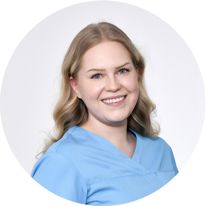 Hammashoitaja Elisa Kyngäs, Coronaria.