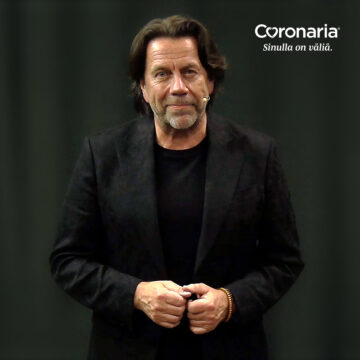 Mikko Kuustonen, podcastin juontaja