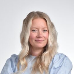Raakel Karjalainen Perheterapeutti