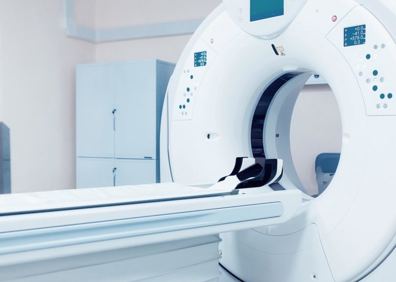 Radiologisen diagnostiikan CT skanneri sairaalan laboratoriossa.