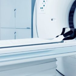 Radiologisen diagnostiikan CT skanneri sairaalan laboratoriossa.