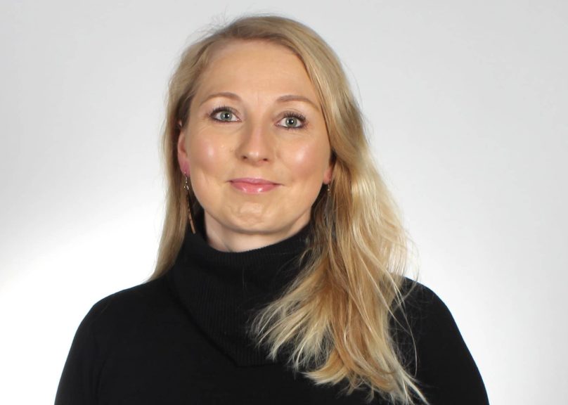 Anna Isotupa, palveluesimies