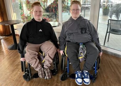 Veljekset Tropiclandiassa ennen allasterapian alkua