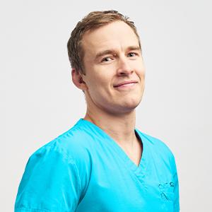 Hammaslääkäri Arttu Jaakkola, Coronaria Hammasklinikka.